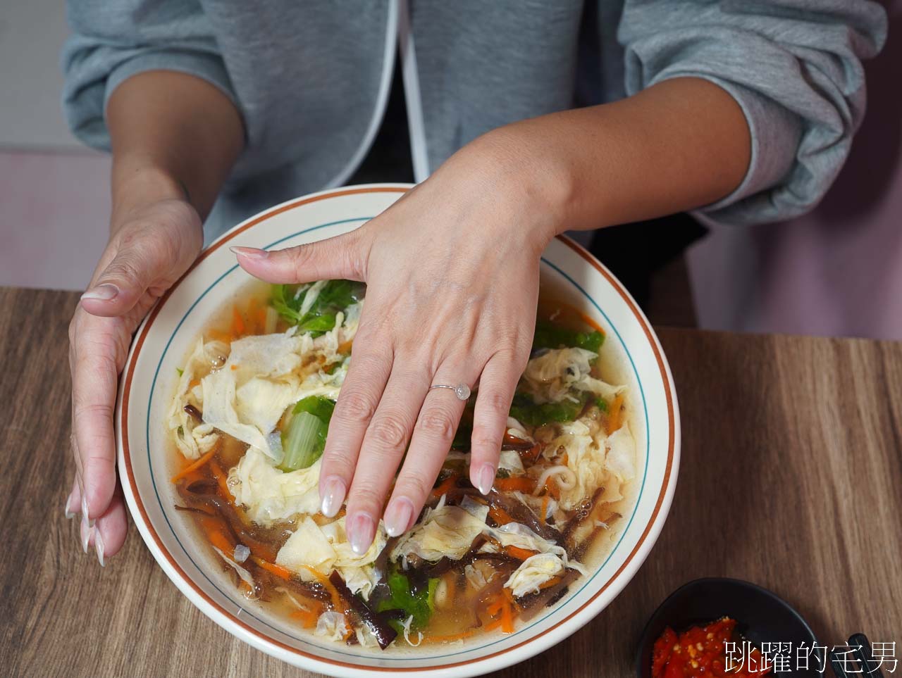 [花蓮美食]劉姥姥麵店-眷村油蔥拌麵令人驚艷，單純的味道竟能如此好吃、麻醬麵，眷村炒滷味