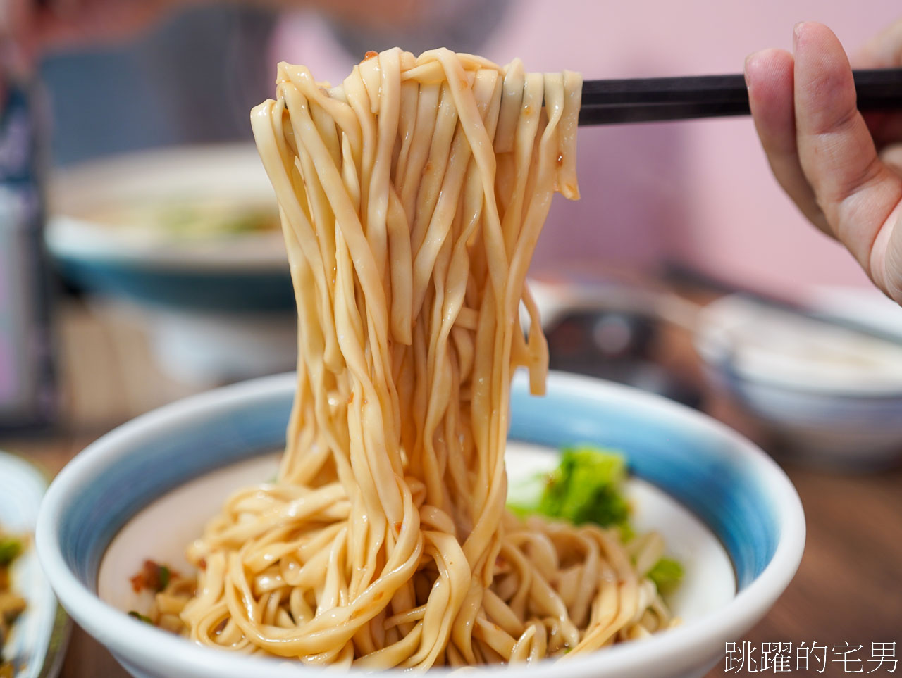 [花蓮美食]劉姥姥麵店-眷村油蔥拌麵令人驚艷，單純的味道竟能如此好吃、麻醬麵，眷村炒滷味