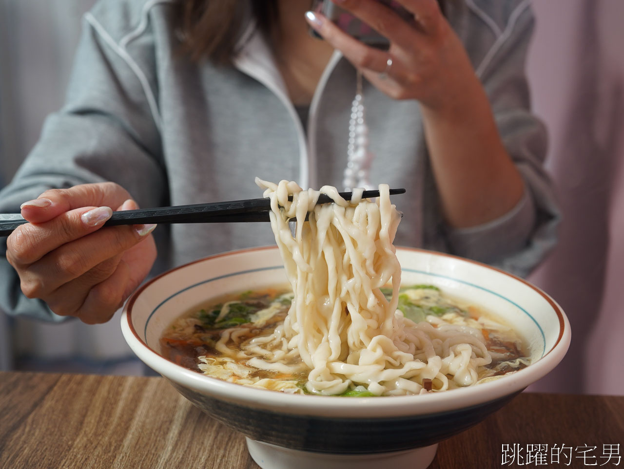 [花蓮美食]劉姥姥麵店-眷村油蔥拌麵令人驚艷，單純的味道竟能如此好吃、麻醬麵，眷村炒滷味