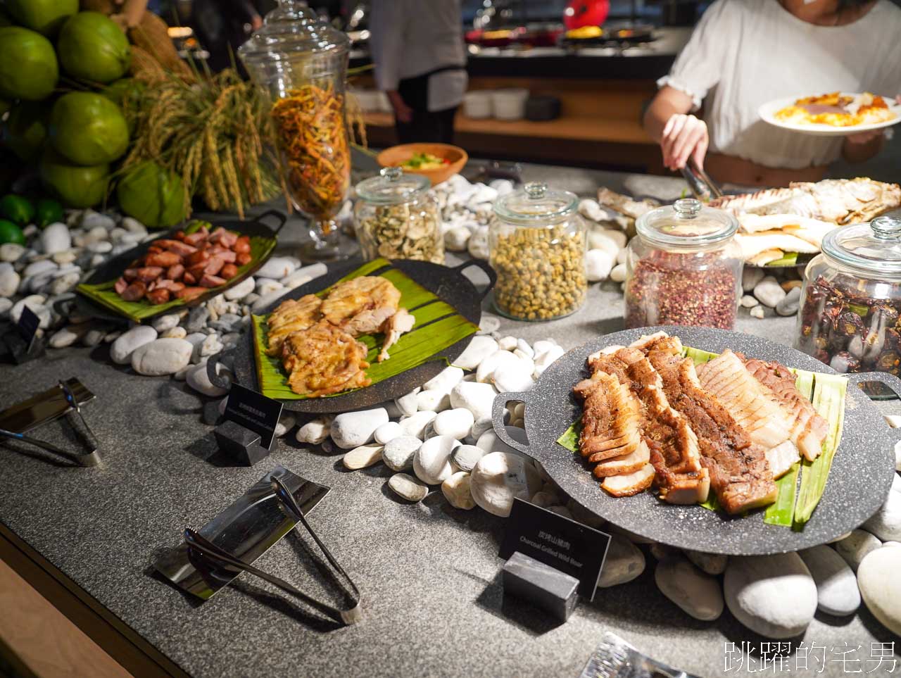 [花蓮吃到飽]花蓮潔西艾美酒店自助餐-探索廚房，花蓮飯店吃到飽天花板，現烤龍蝦，松葉蟹、旭蟹，烤鴨原住民風味餐通通有