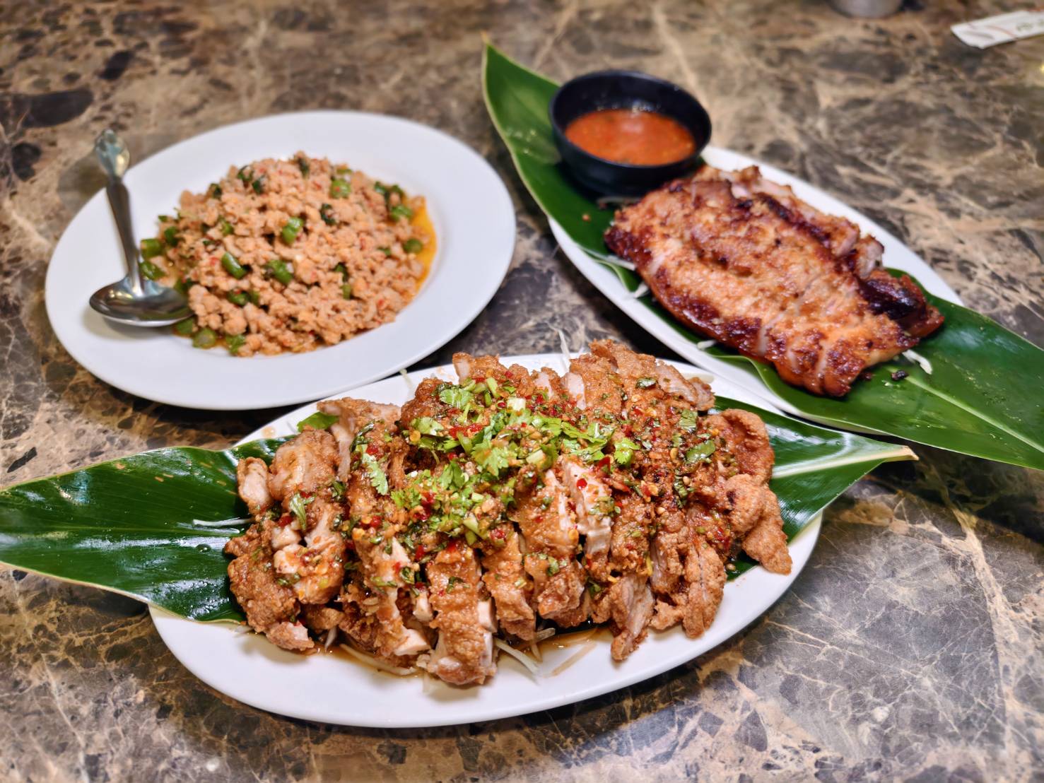 [花蓮美食]泰泰廚房-泰國人開的泰式餐廳  打拋豬是用嘎拋葉炒的 沒有九層塔沒有番茄  香料自己種  滿滿泰國滋味 泰泰廚房菜單 花蓮泰式料理