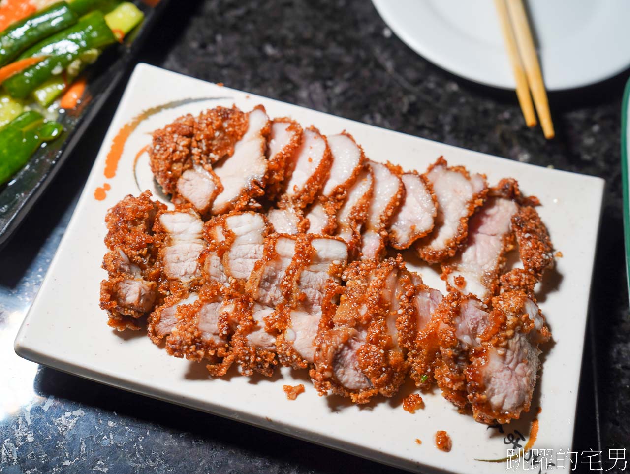 [花蓮酒吧]Life餐酒館-花蓮唱歌酒吧紅燒肉好吃到驚艷，居然還有鳳爪、烤台灣鯛，還開到早上，搭配海尼根生啤服用最美妙