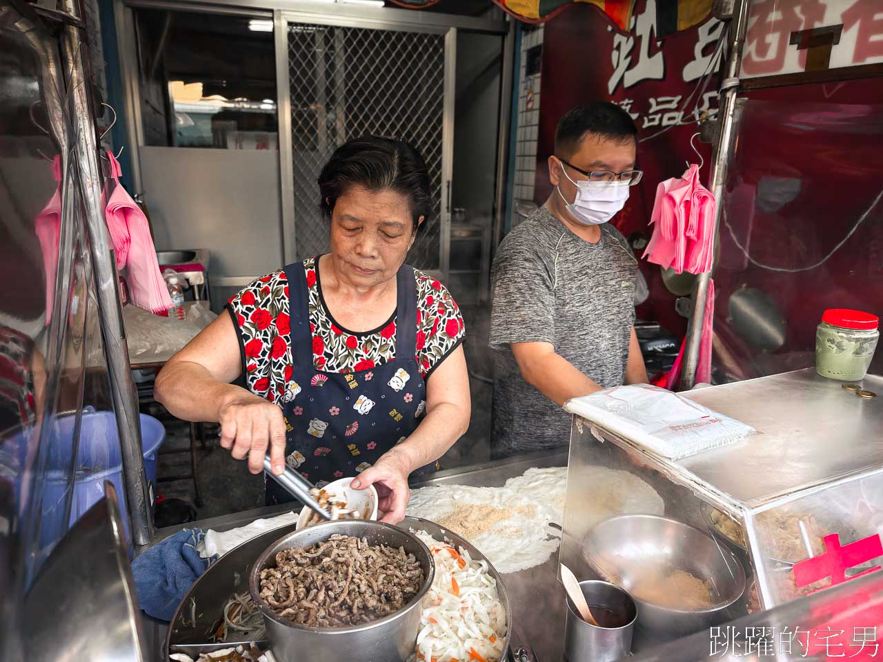 [花蓮美食]和平路北港春捲-開店最久的花蓮春捲，超大一捲只要50元，份量多又好吃，花蓮小吃