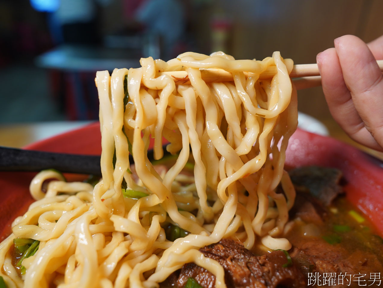 [花蓮美食]老古牛肉麵-千萬別點大碗! 稻田旁邊30年大份量牛肉麵多到吃不完，滷味超濃郁必吃，吉安美食