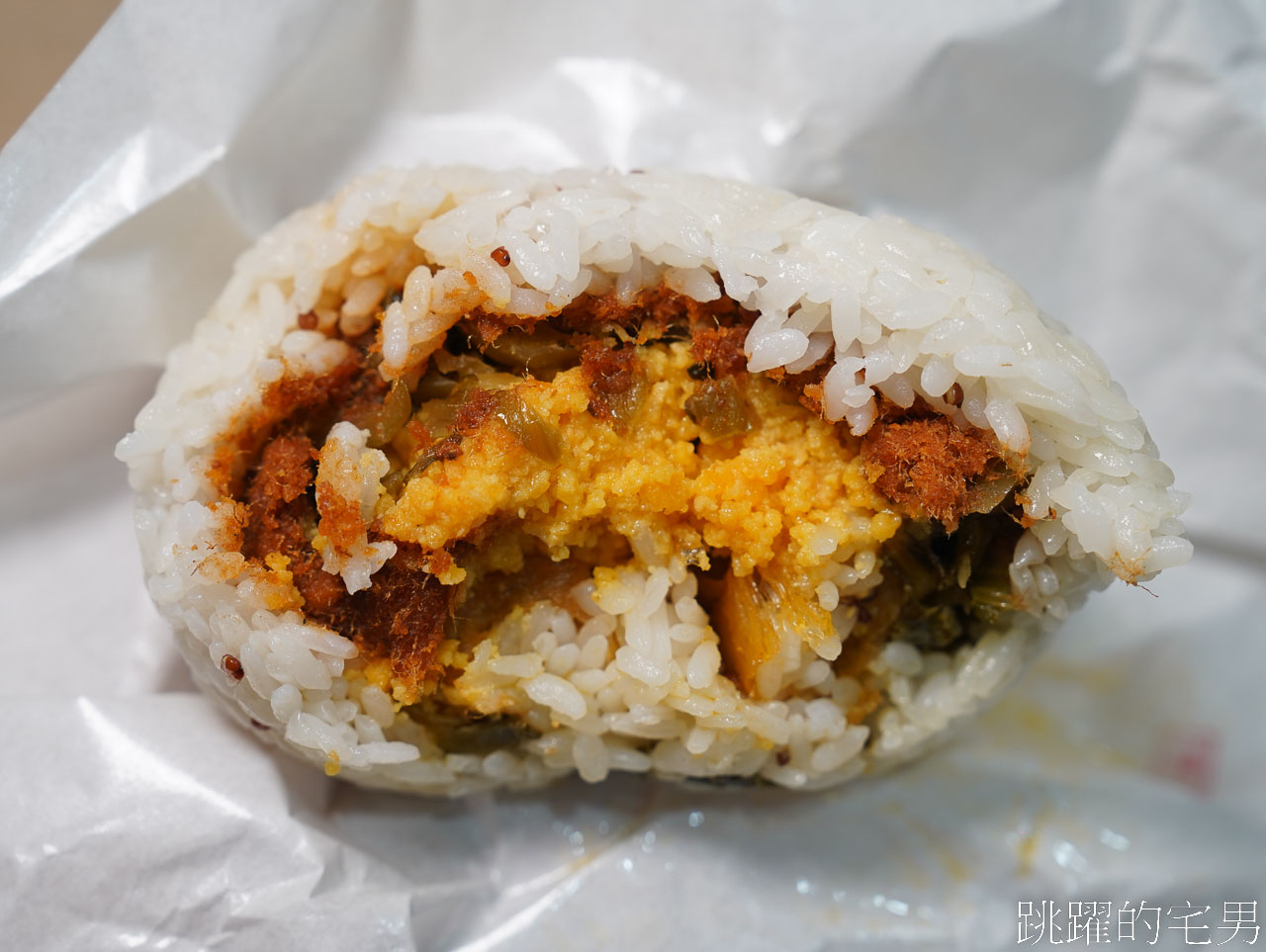 [花蓮飯糰]飯糰店Rice Ball Store-鹹蛋黃飯糰好吃有特色，半熟蛋超爽，連食尚玩家都來拍的花蓮早餐