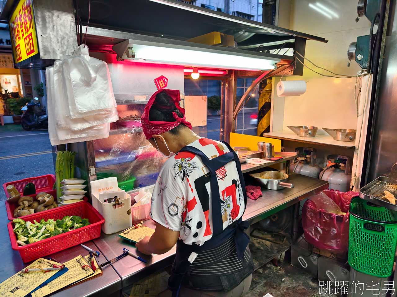 [花蓮鹹酥雞推薦]德安橋頭林家香酥雞-這家生意爆幹好! 買個鹹酥雞等一小時基本而已，超好吃的炸魷魚不可錯過