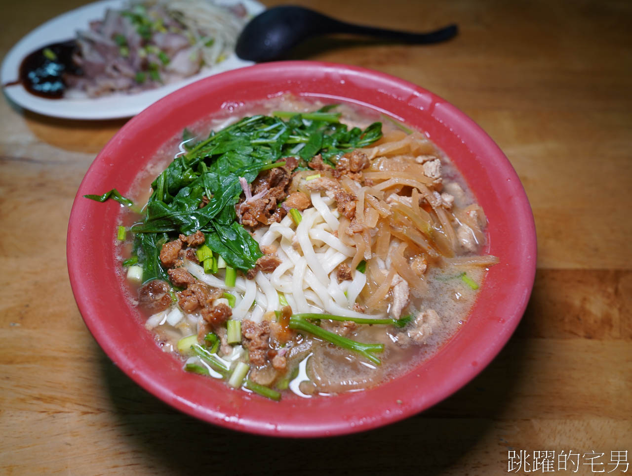 [花蓮美食]老古牛肉麵-千萬別點大碗! 稻田旁邊30年大份量牛肉麵多到吃不完，滷味超濃郁必吃，吉安美食