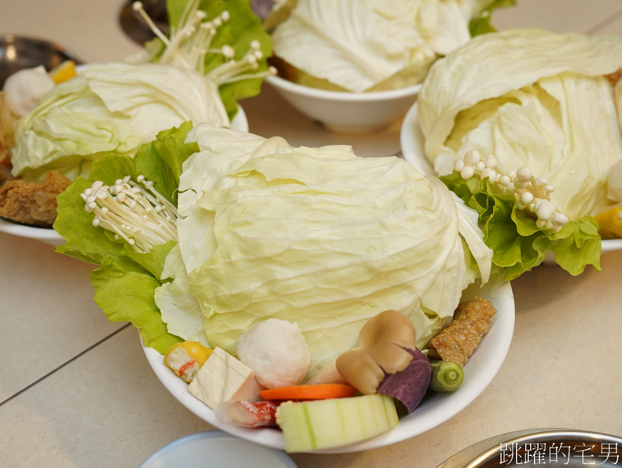 花蓮火鍋推薦「村上村屋涮涮鍋」好久沒喝到這麼好喝的湯底，新鮮海鮮還能自由配，這家花蓮美食推薦