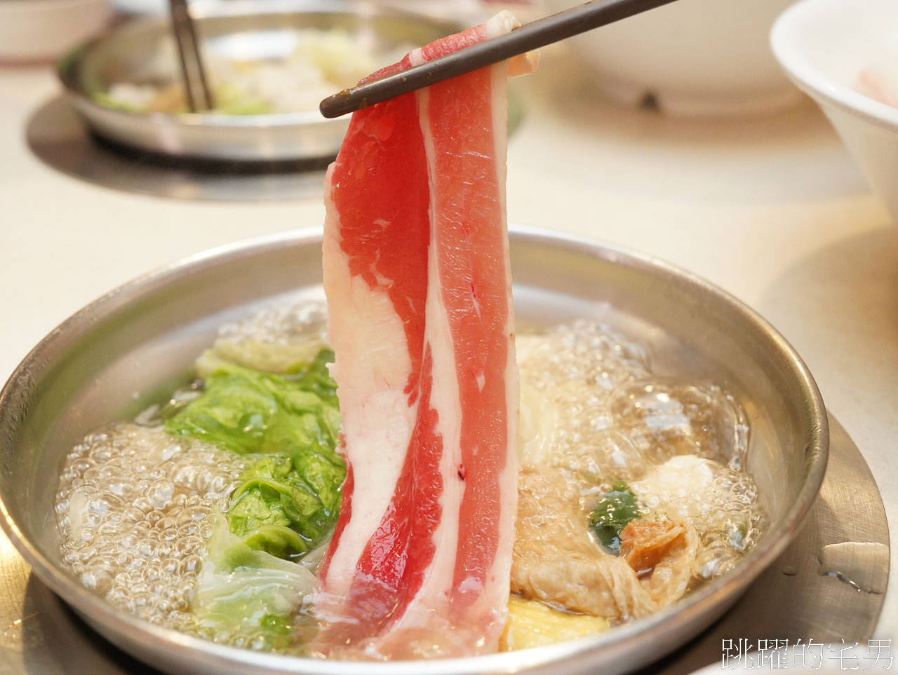 花蓮火鍋推薦「村上村屋涮涮鍋」好久沒喝到這麼好喝的湯底，新鮮海鮮還能自由配，這家花蓮美食推薦