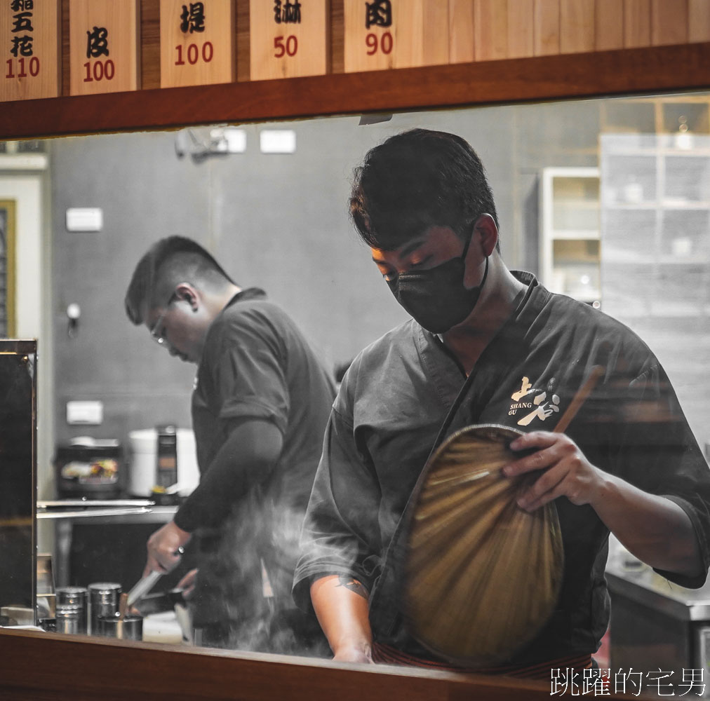 [花蓮居酒屋]上谷串燒-這家師傅烤功真的好，吃得到豬肉特殊部位，熱炒C/P質高，大螢幕挑高環境有包廂，家庭吃飯也很推