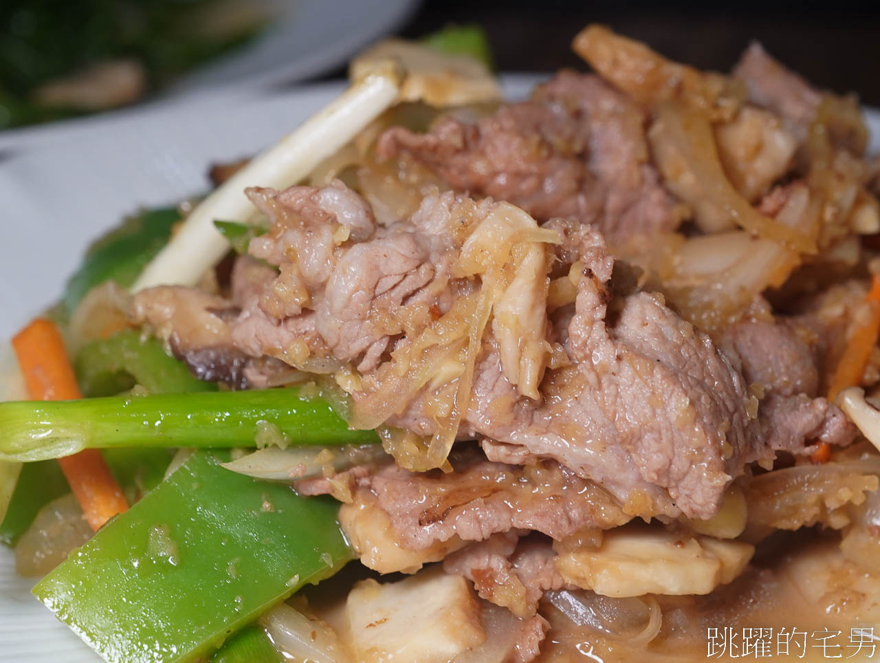 [花蓮居酒屋]上谷串燒-這家師傅烤功真的好，吃得到豬肉特殊部位，熱炒C/P質高，大螢幕挑高環境有包廂，家庭吃飯也很推