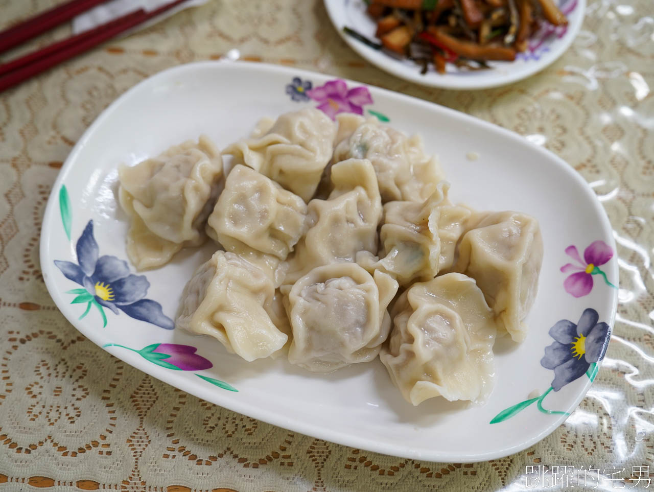 [花蓮美食]魯豫小喫民權店-好吃大滷麵居然還有鮮蝦、豬肝、魷魚，根本是投出古早味什錦麵變化球