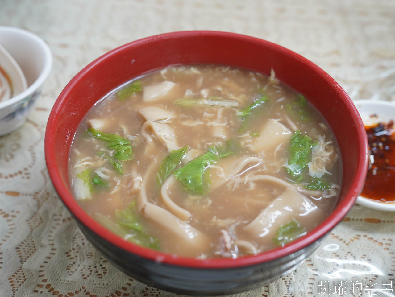 [花蓮美食]魯豫小喫民權店-好吃大滷麵居然還有鮮蝦、豬肝、魷魚，根本是投出古早味什錦麵變化球