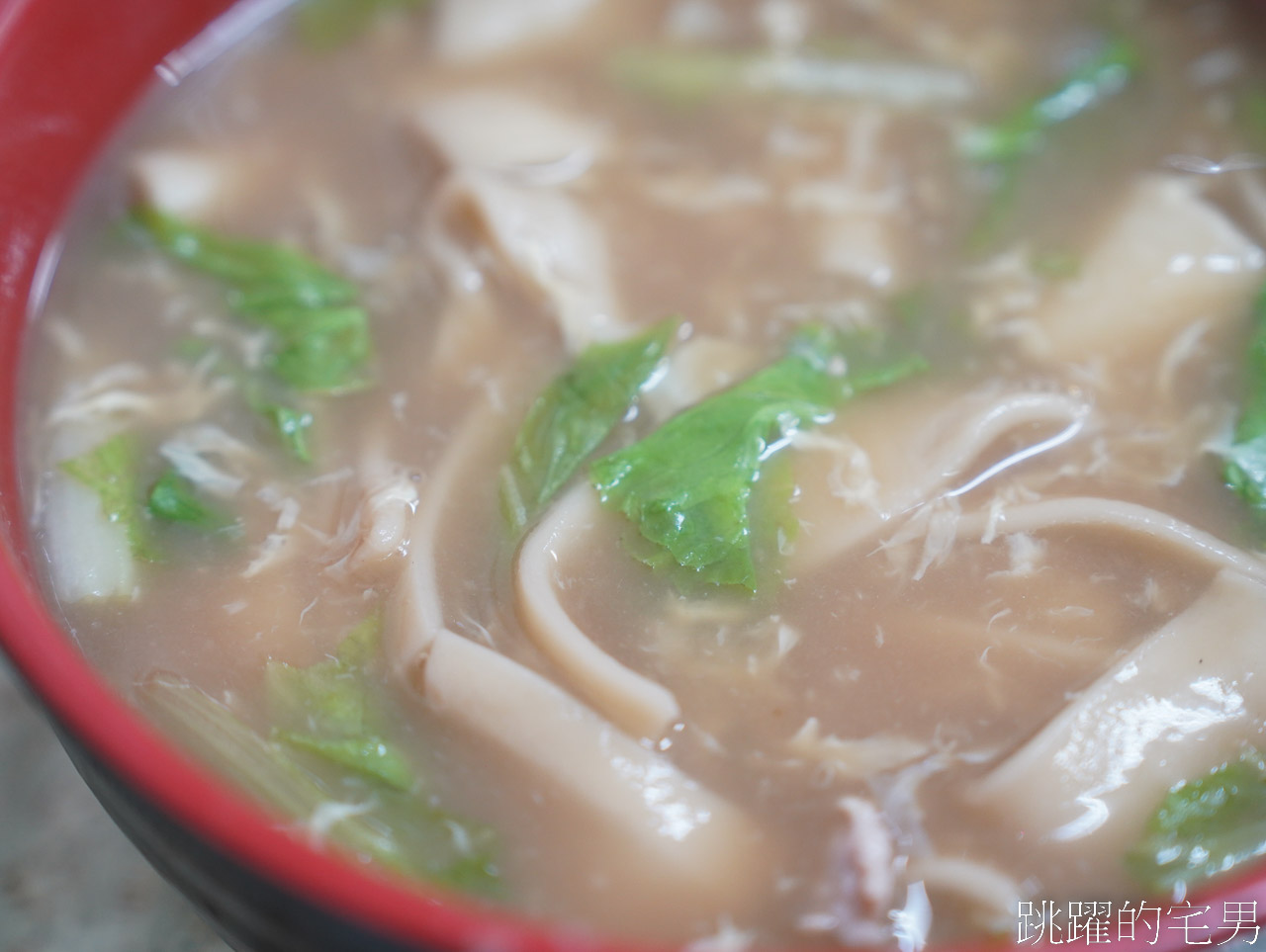 [花蓮美食]魯豫小喫民權店-好吃大滷麵居然還有鮮蝦、豬肝、魷魚，根本是投出古早味什錦麵變化球