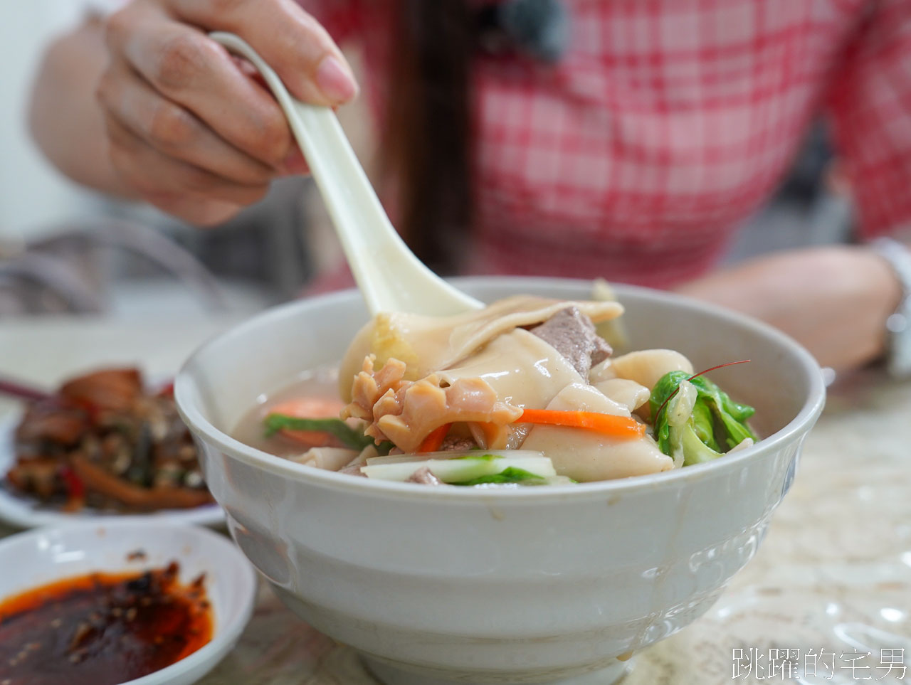 今日熱門文章：[花蓮美食]魯豫小喫民權店-好吃大滷麵居然還有鮮蝦、豬肝、魷魚，根本是投出古早味什錦麵變化球