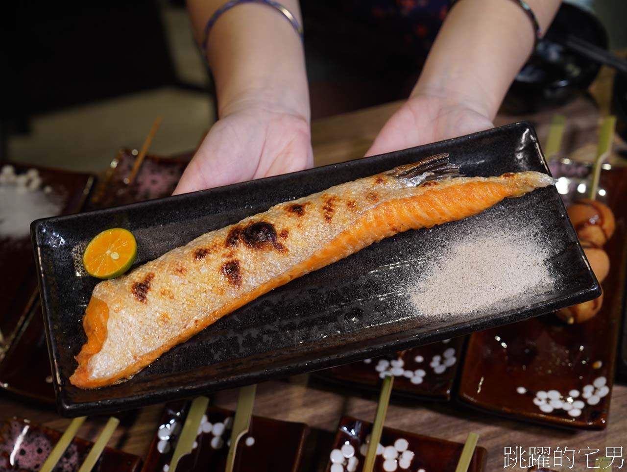 [永和美食]老串角居酒屋永和店-必吃和牛串燒、超大鮭魚肚爽度超滿，永和居酒屋高評價生意超好，老串角居酒屋菜單