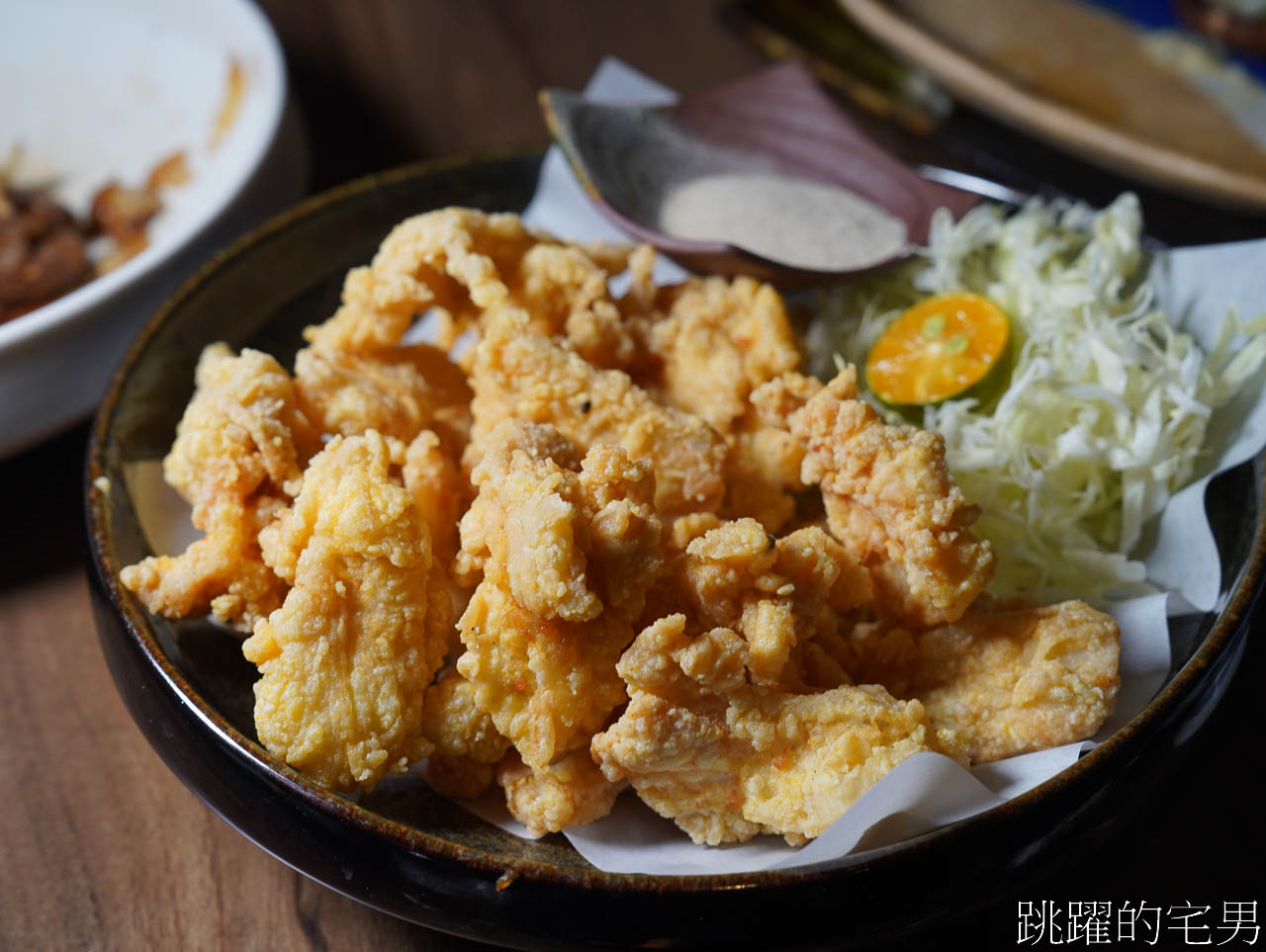 [花蓮居酒屋]上谷串燒-這家師傅烤功真的好，吃得到豬肉特殊部位，熱炒C/P質高，大螢幕挑高環境有包廂，家庭吃飯也很推