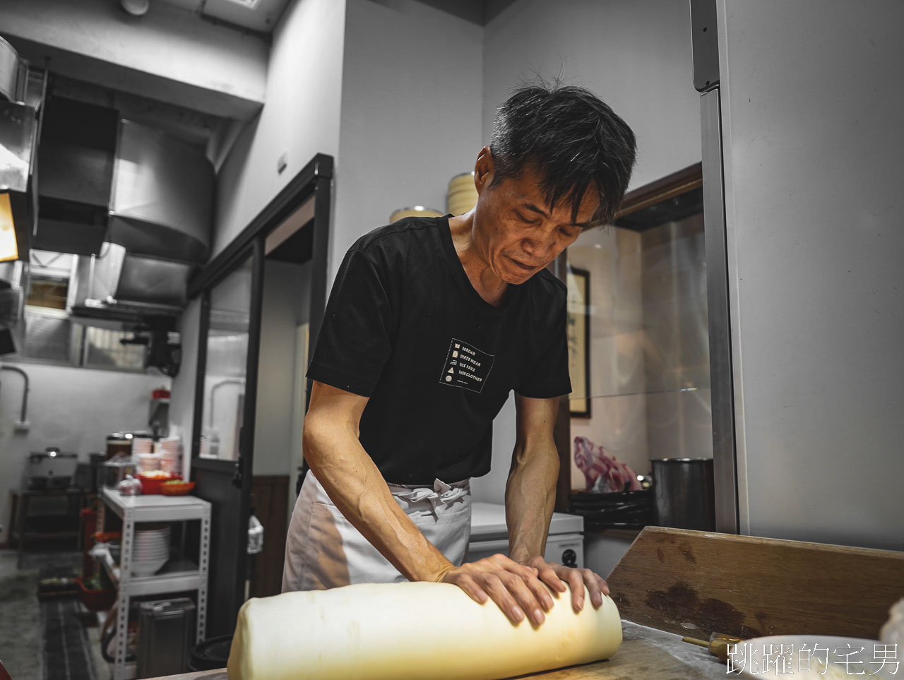 [捷運雙連站美食]川畝園麵食館搬新家-米其林推薦美食價格很實惠，必吃小魚捲餅，服務人員很親切，大同區美食推薦