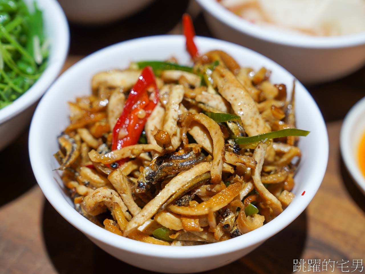 [捷運雙連站美食]川畝園麵食館搬新家-米其林推薦美食價格很實惠，必吃小魚捲餅，服務人員很親切，大同區美食推薦