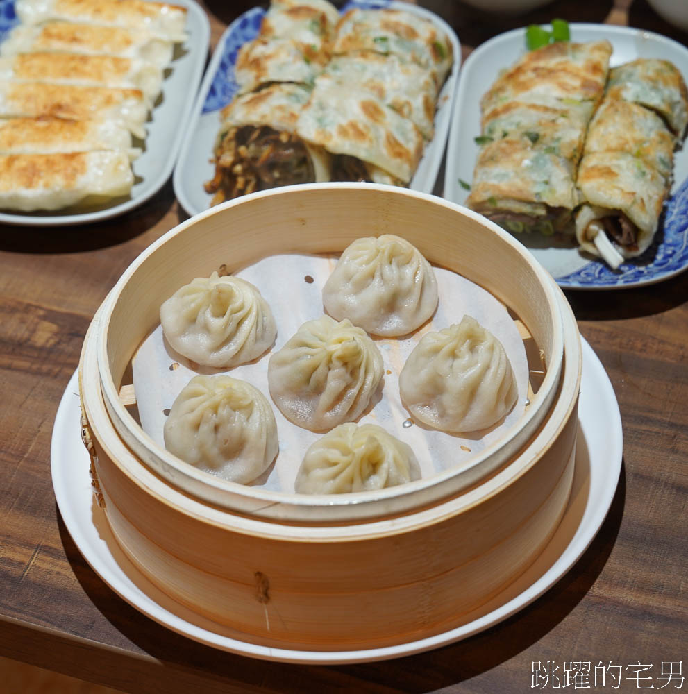 [捷運雙連站美食]川畝園麵食館搬新家-米其林推薦美食價格很實惠，必吃小魚捲餅，服務人員很親切，大同區美食推薦