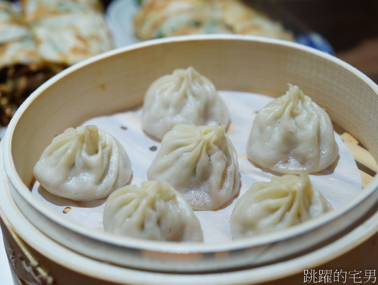 [捷運雙連站美食]川畝園麵食館搬新家-米其林推薦美食價格很實惠，必吃小魚捲餅，服務人員很親切，大同區美食推薦