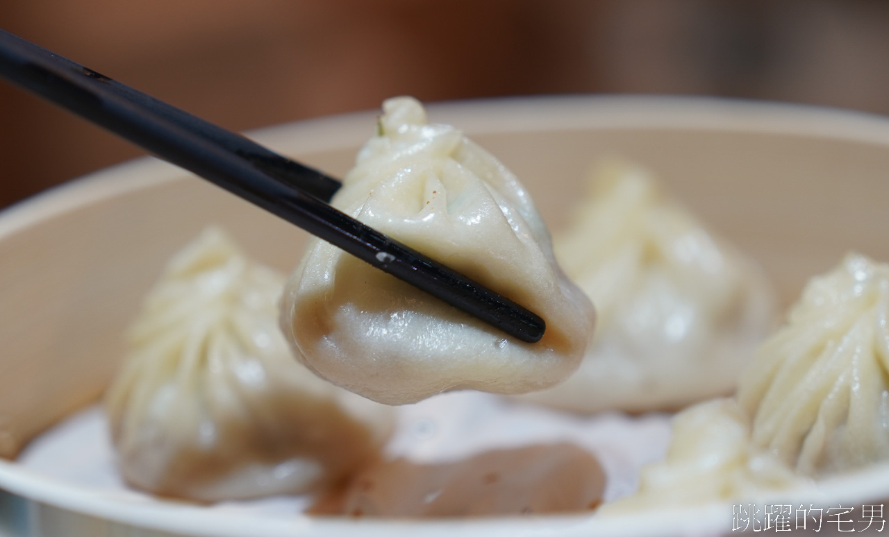 [捷運雙連站美食]川畝園麵食館搬新家-米其林推薦美食價格很實惠，必吃小魚捲餅，服務人員很親切，大同區美食推薦