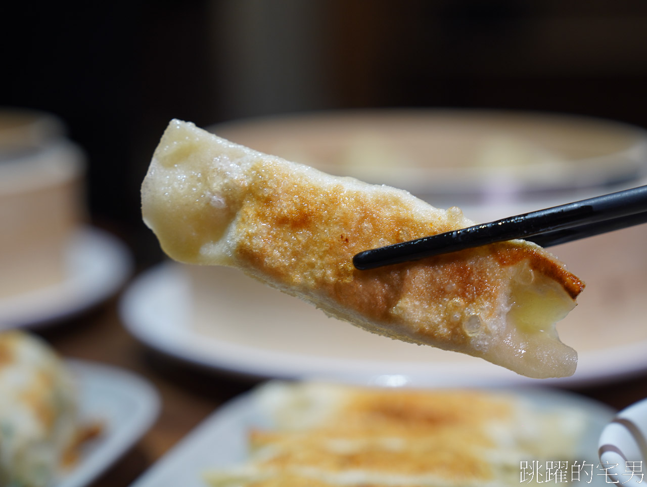 [捷運雙連站美食]川畝園麵食館搬新家-米其林推薦美食價格很實惠，必吃小魚捲餅，服務人員很親切，大同區美食推薦