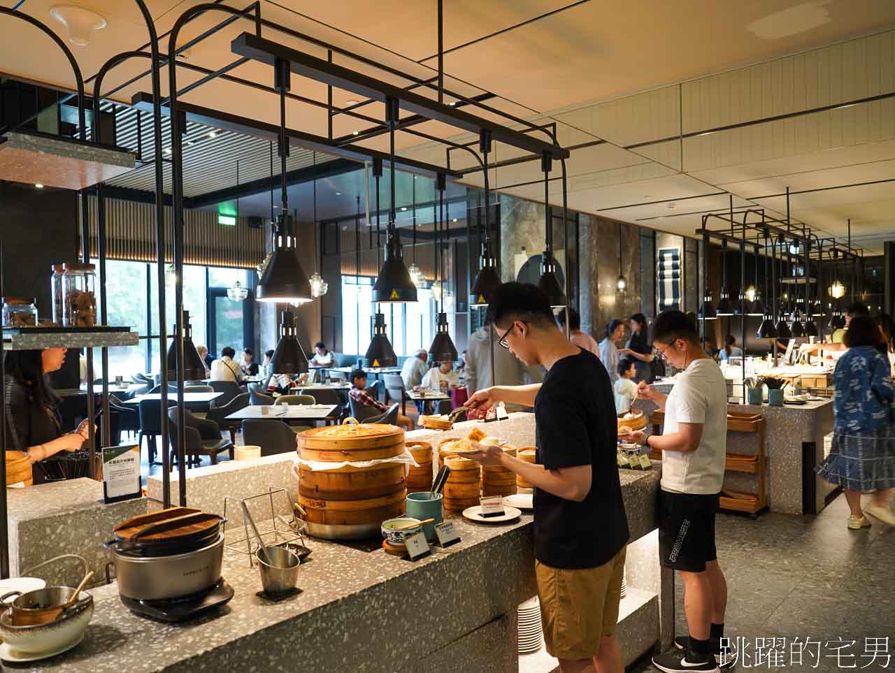 [花蓮吃到飽]煙波太魯閣早午餐吃到飽-早餐就吃松葉蟹，浮誇龍蝦螃蟹湯、松露和牛滷肉飯，還有超美綠地窗景，花蓮飯店吃到飽推薦