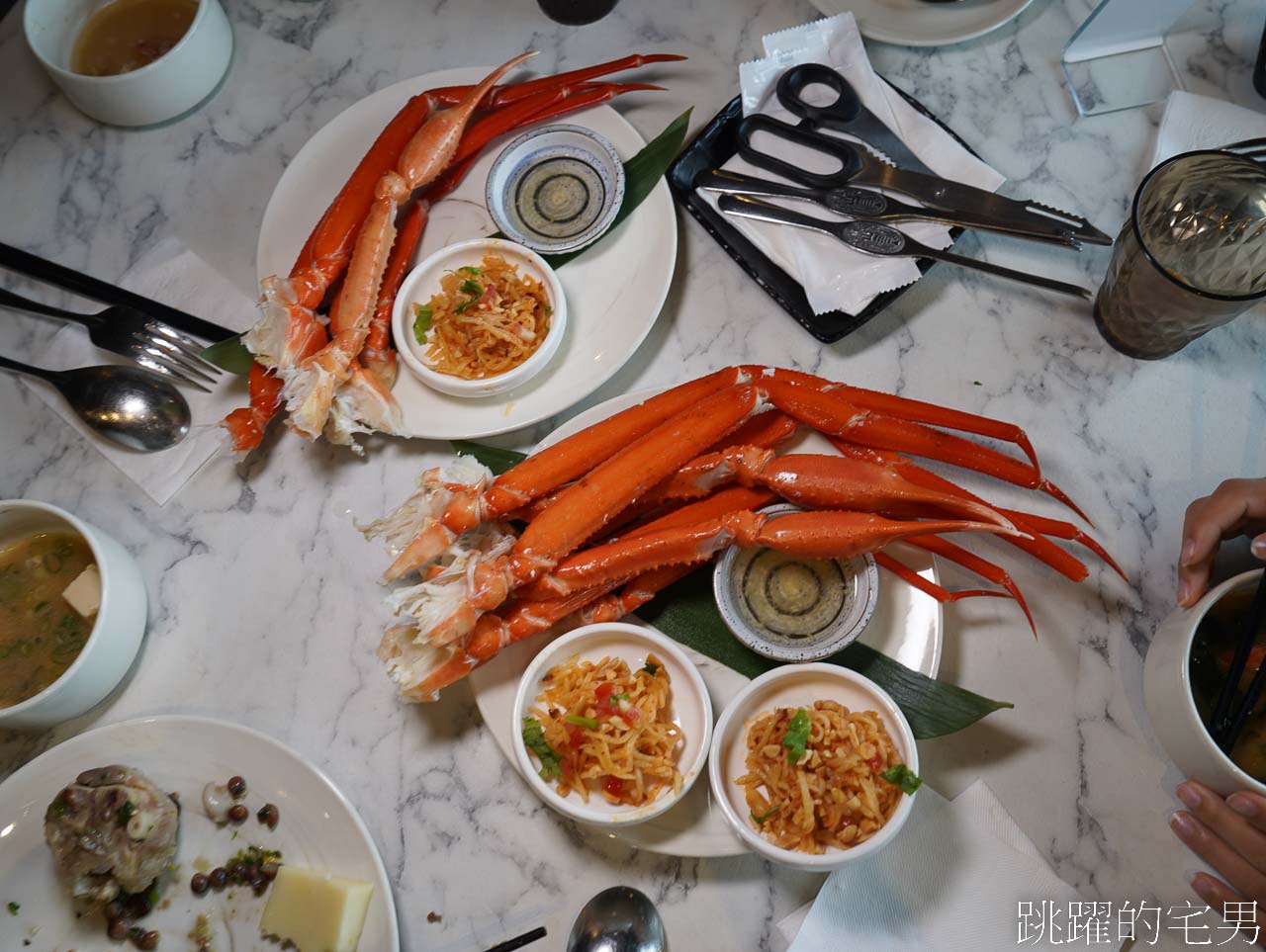 [花蓮吃到飽]煙波太魯閣早午餐吃到飽-早餐就吃松葉蟹，浮誇龍蝦螃蟹湯、松露和牛滷肉飯，還有超美綠地窗景，花蓮飯店吃到飽推薦