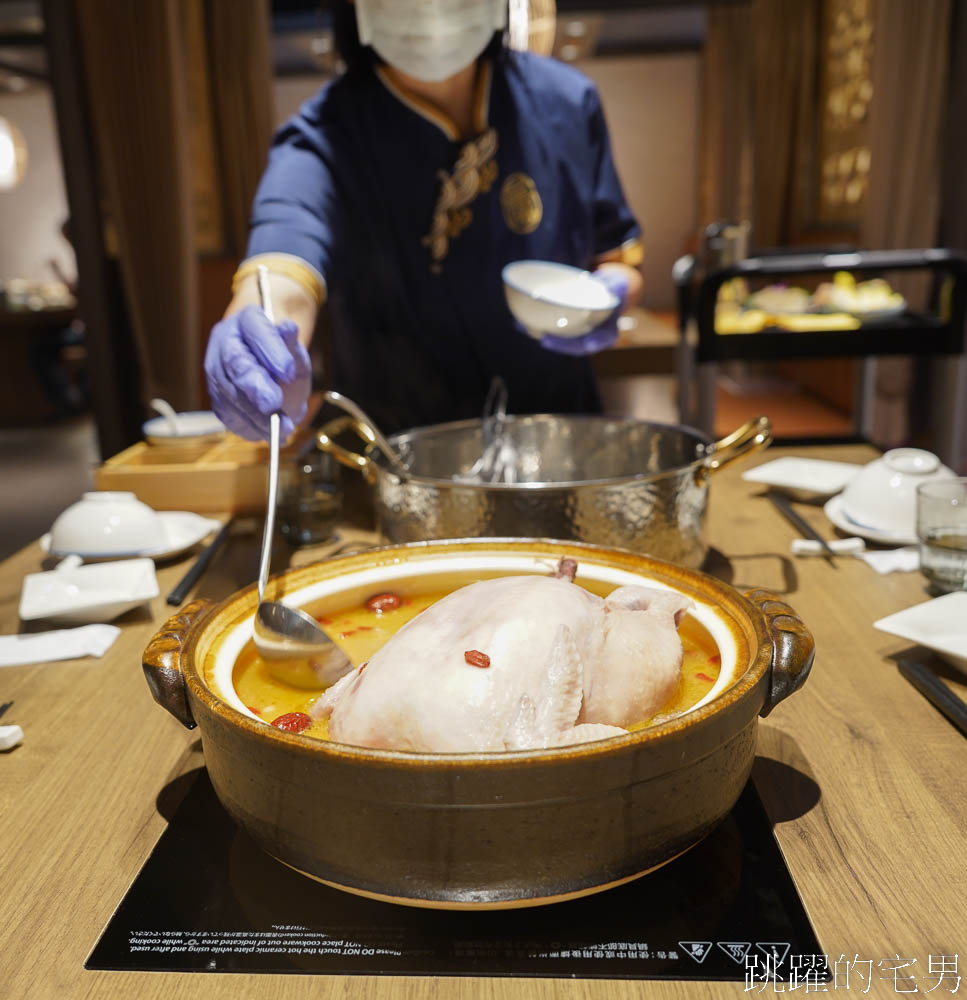 [捷運中山站美食]星曜雞湯-台北雞湯滋味濃醇，還能用黃金雞湯涮A5和牛跟干貝海鮮，吃雞湯火鍋也太爽了吧