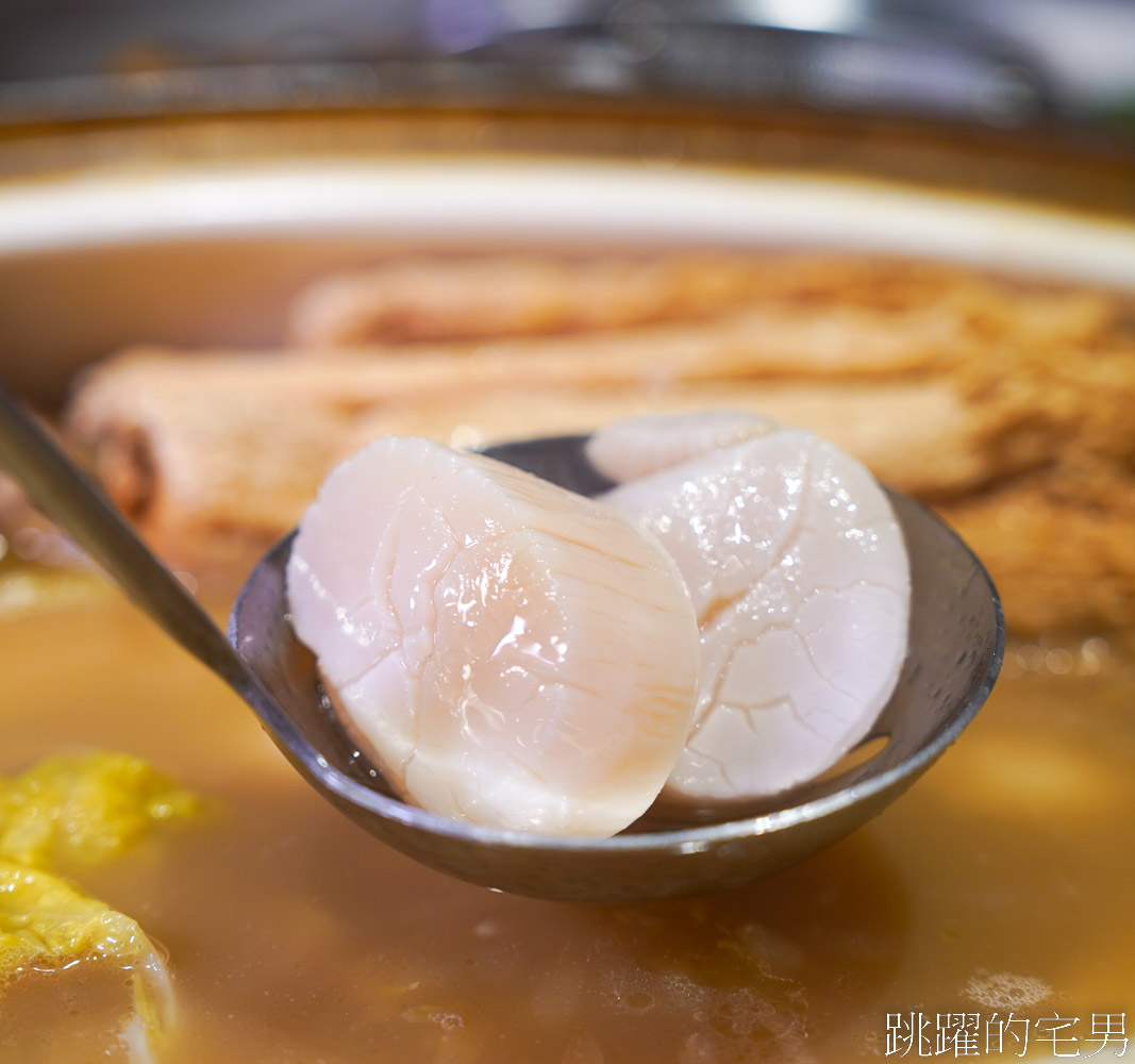 [捷運中山站美食]星曜雞湯-台北雞湯滋味濃醇，還能用黃金雞湯涮A5和牛跟干貝海鮮，吃雞湯火鍋也太爽了吧