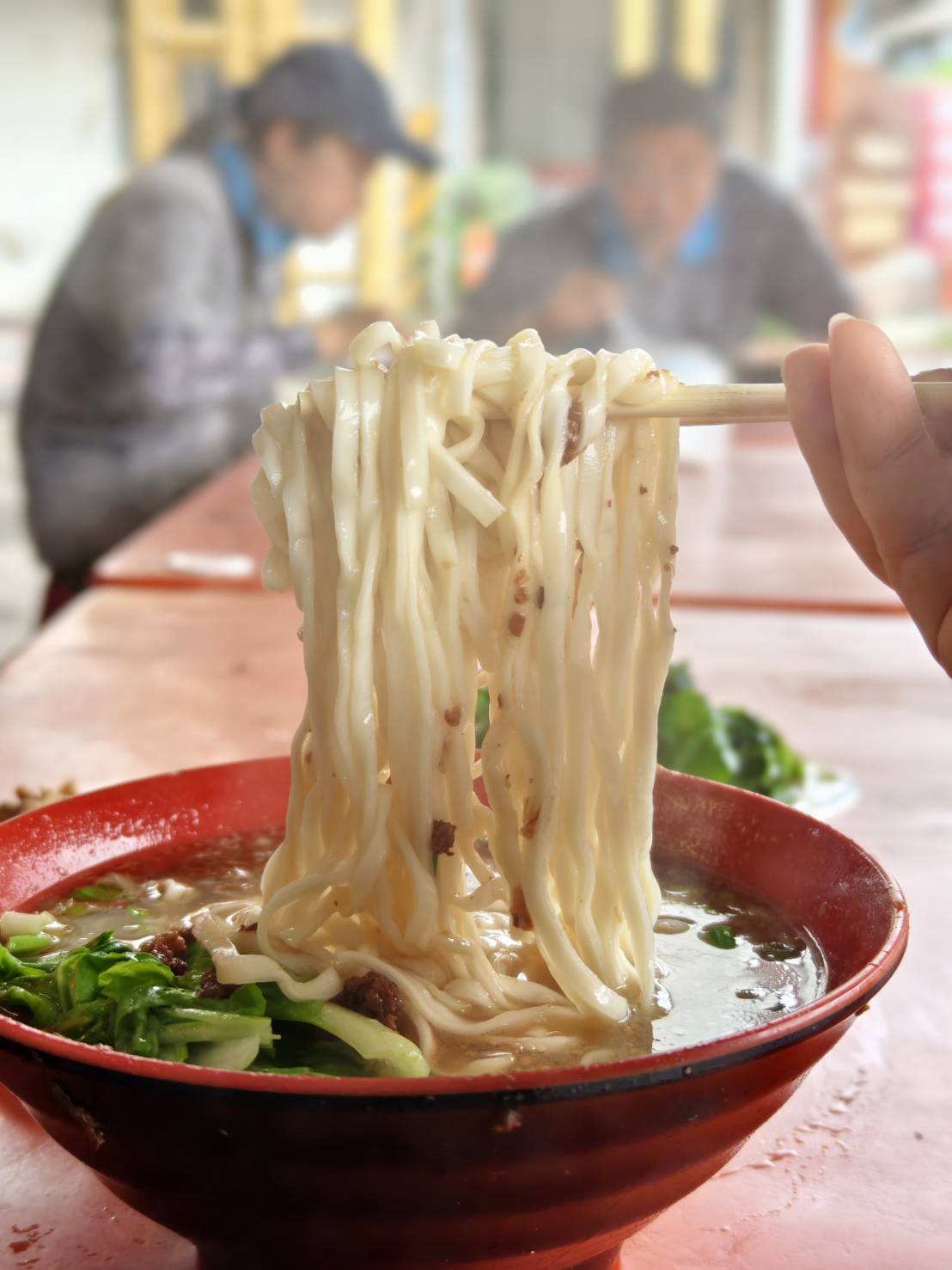 [花蓮吉安美食]南華麵店-炒雞腸讓我連吃三次愛到不行，小菜做得好，生意沒煩惱，台九線排隊小吃，必吃榨菜肉絲麵，南華麵店菜單，吉安早餐