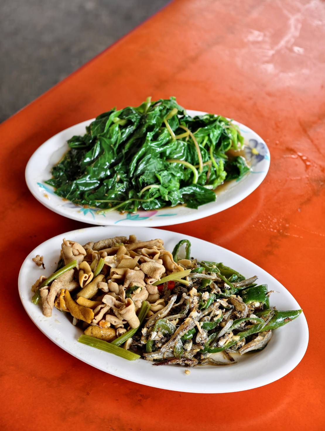 [花蓮吉安美食]南華麵店-炒雞腸讓我連吃三次愛到不行，小菜做得好，生意沒煩惱，台九線排隊小吃，必吃榨菜肉絲麵，南華麵店菜單，吉安早餐