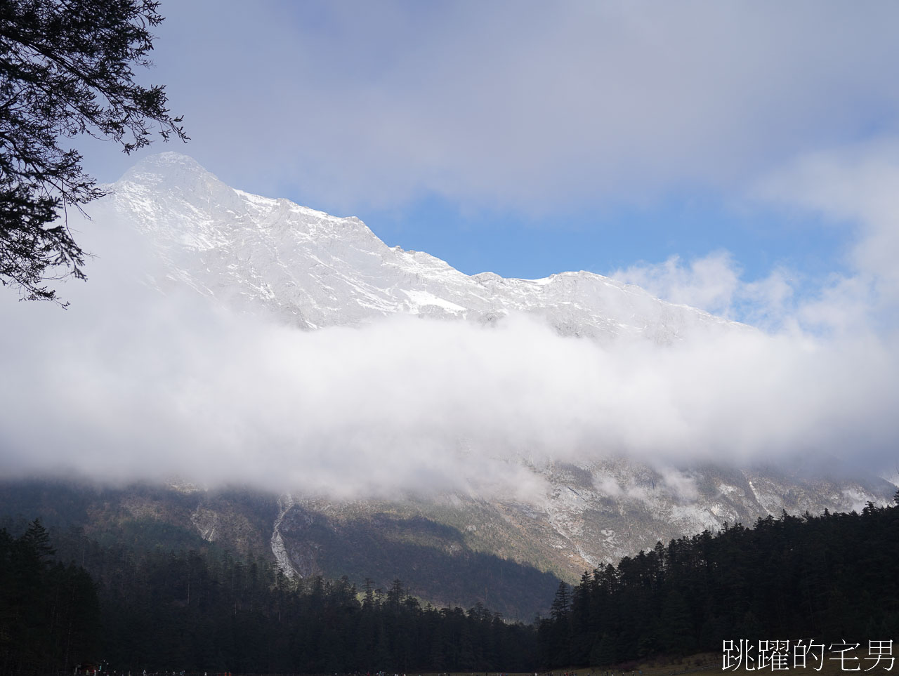 [雲南麗江旅遊]必去雲南景點-壯觀的玉龍雪山、夢幻藍月湖令人驚豔!