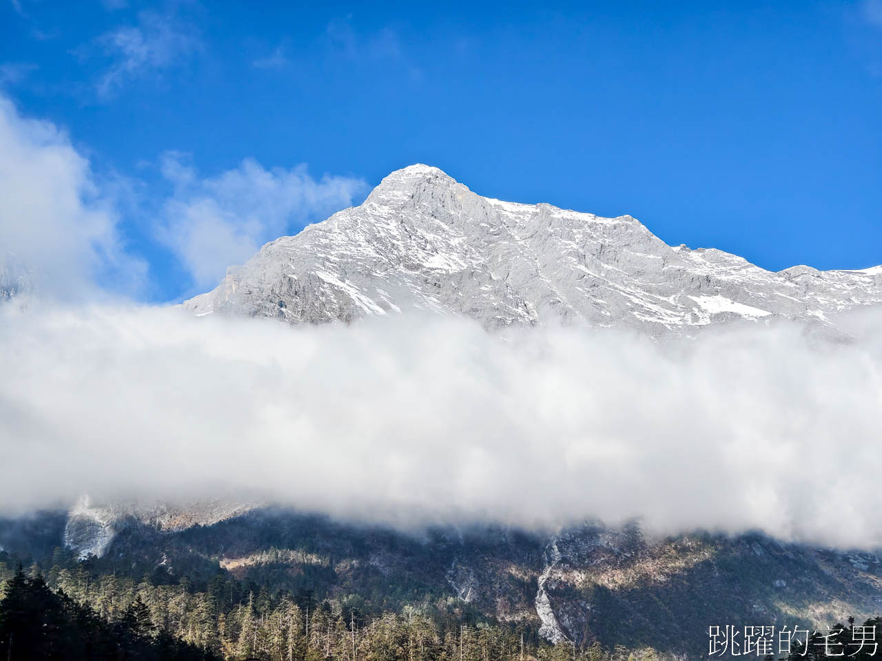 [雲南麗江旅遊]必去雲南景點-壯觀的玉龍雪山、夢幻藍月湖令人驚豔!