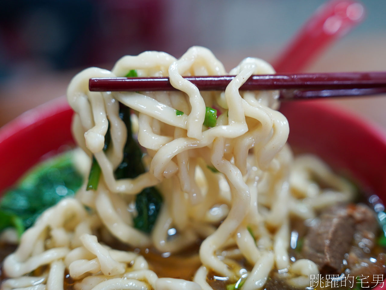 [花蓮美食]水哥牛肉麵-這家花蓮牛肉麵只要100元，牛骨牛肉麵120元，居然還能免費加麵加湯?  絕對是花蓮牛骨牛肉麵推薦