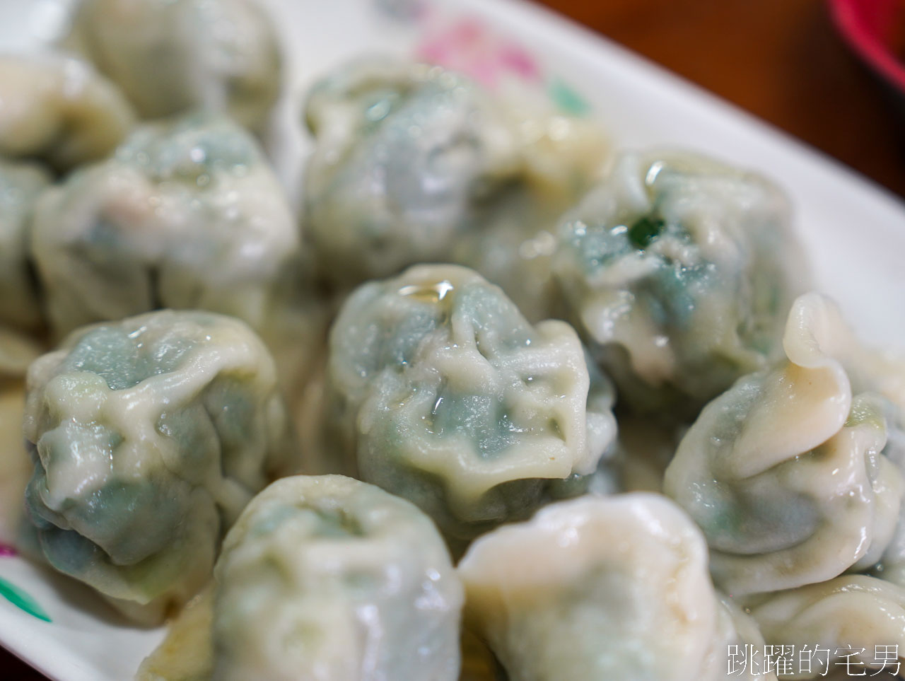 [花蓮美食]水哥牛肉麵-這家花蓮牛肉麵只要100元，牛骨牛肉麵120元，居然還能免費加麵加湯?  絕對是花蓮牛骨牛肉麵推薦