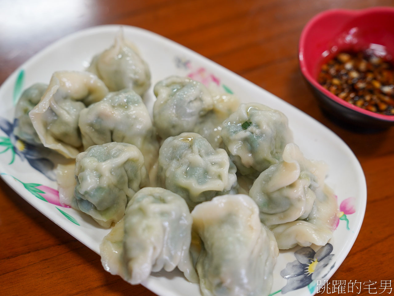 [花蓮美食]水哥牛肉麵-這家花蓮牛肉麵只要100元，牛骨牛肉麵120元，居然還能免費加麵加湯?  絕對是花蓮牛骨牛肉麵推薦