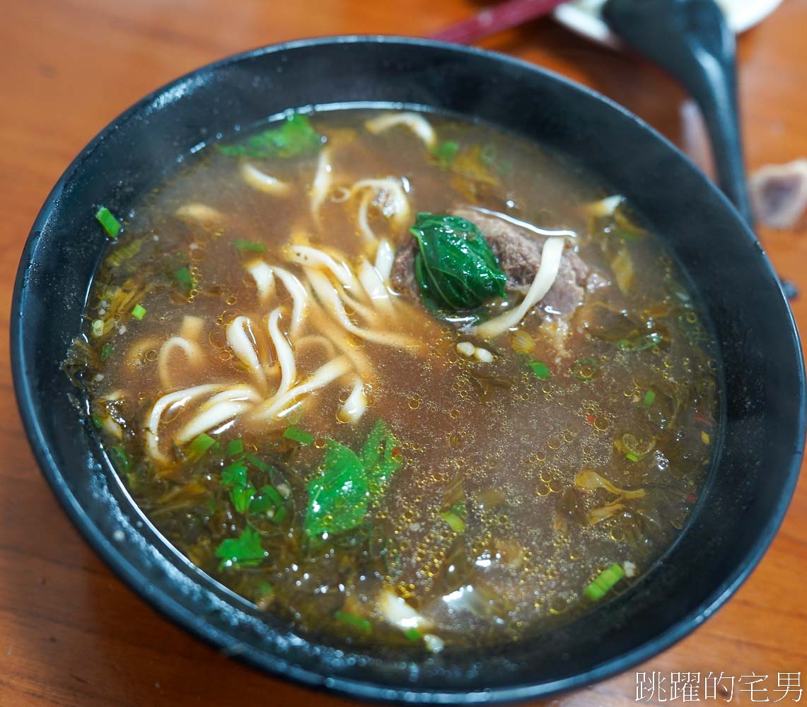 [花蓮美食]水哥牛肉麵-這家花蓮牛肉麵只要100元，牛骨牛肉麵120元，居然還能免費加麵加湯?  絕對是花蓮牛骨牛肉麵推薦