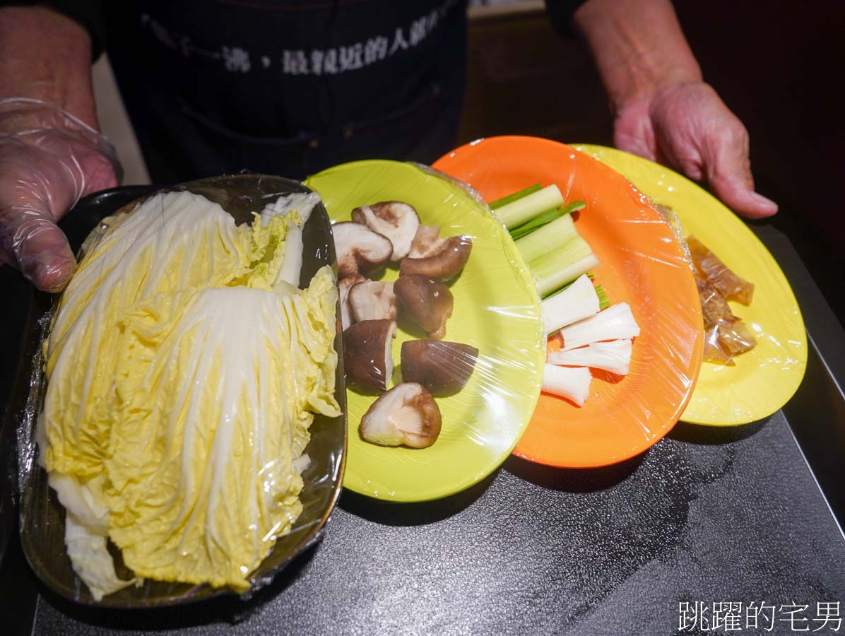 [花蓮美食]春滿石頭火鍋-這家花蓮石頭火鍋空間環境也太美，現炒湯頭味道就是不同