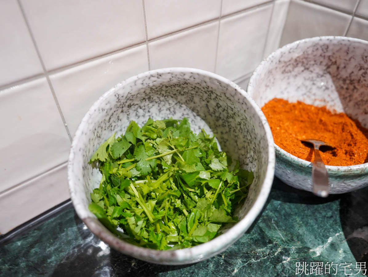 [花蓮美食]春滿石頭火鍋-這家花蓮石頭火鍋空間環境也太美，現炒湯頭味道就是不同