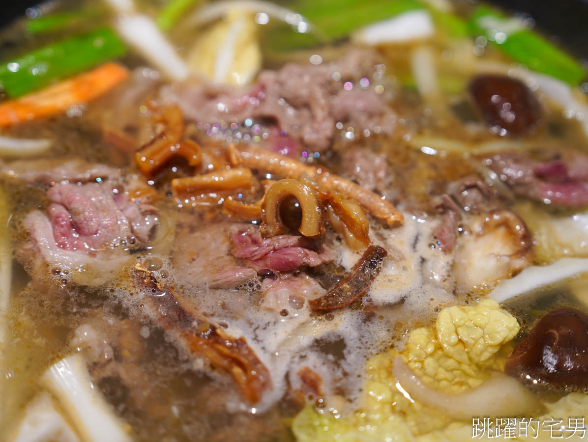 [花蓮美食]春滿石頭火鍋-這家花蓮石頭火鍋空間環境也太美，現炒湯頭味道就是不同