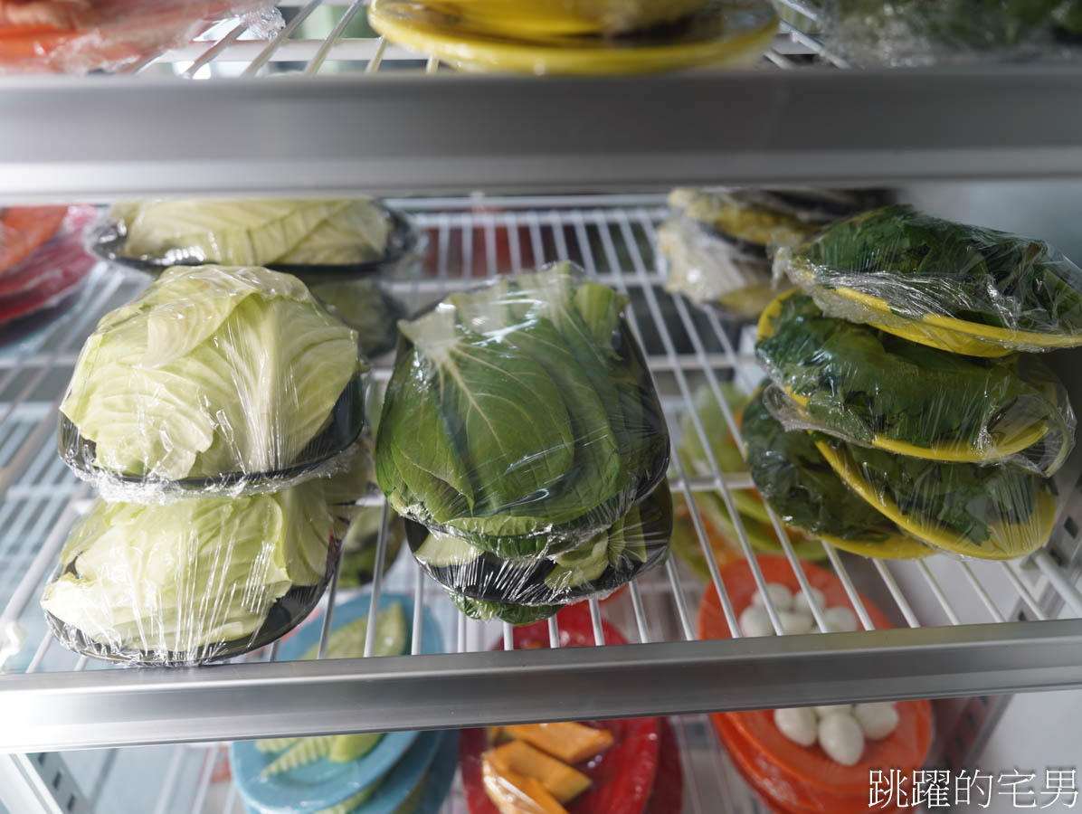 [花蓮美食]春滿石頭火鍋-這家花蓮石頭火鍋空間環境也太美，現炒湯頭味道就是不同