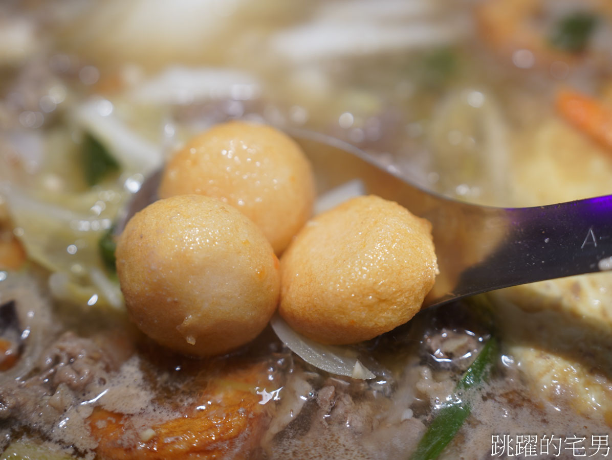 [花蓮美食]春滿石頭火鍋-這家花蓮石頭火鍋空間環境也太美，現炒湯頭味道就是不同