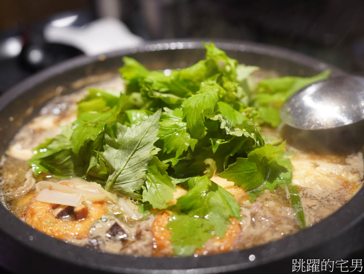 [花蓮美食]春滿石頭火鍋-這家花蓮石頭火鍋空間環境也太美，現炒湯頭味道就是不同