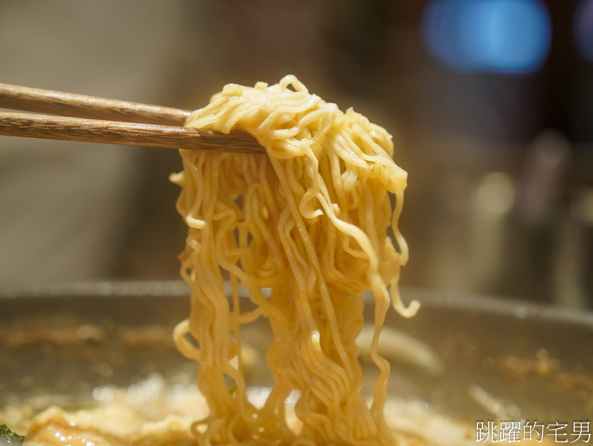 [花蓮美食]春滿石頭火鍋-這家花蓮石頭火鍋空間環境也太美，現炒湯頭味道就是不同