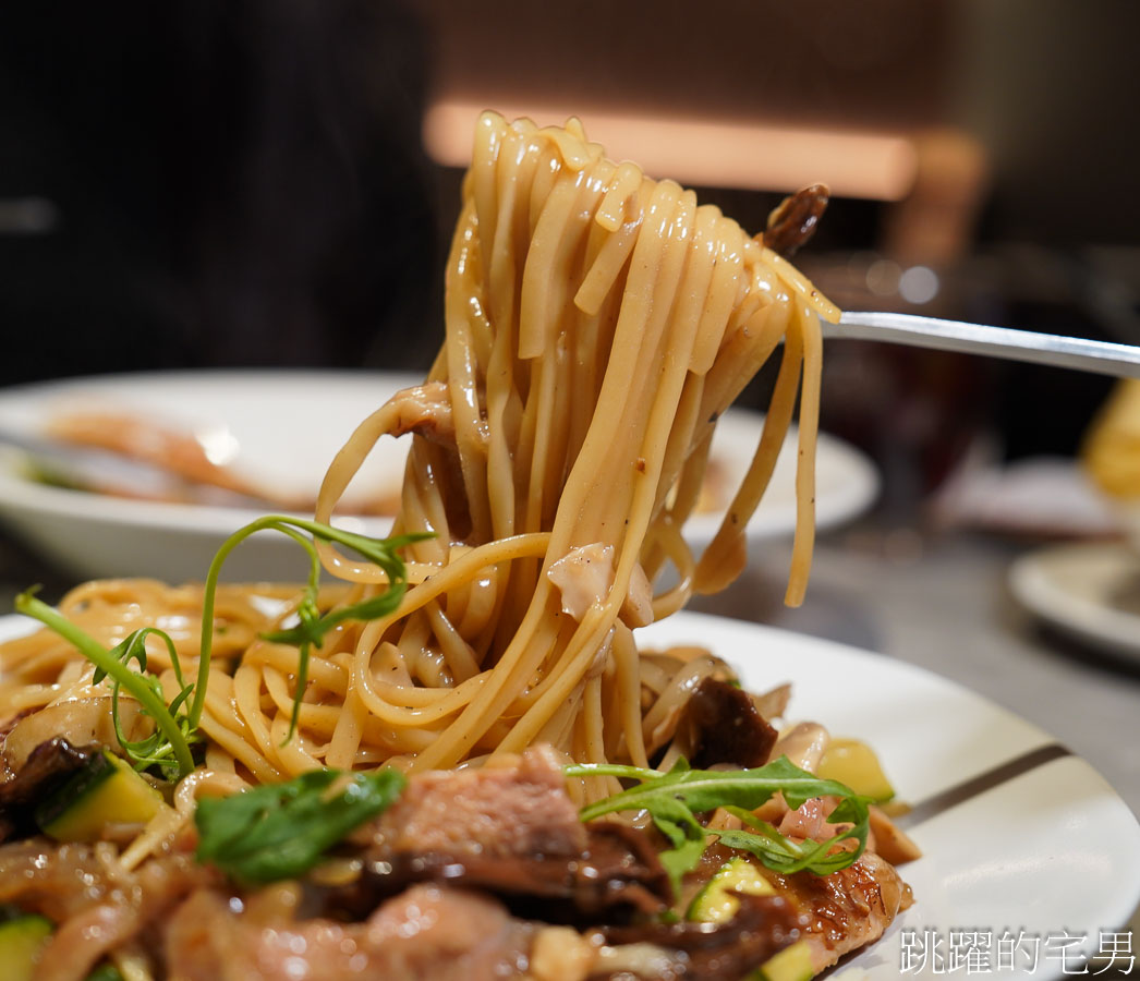 [花蓮美食]Oops驚奇咖啡-空間時尚舒適，店貓超可愛，推薦爐烤豬排、義大利麵，花蓮寵物友善餐廳、花蓮咖啡廳推薦，花蓮簡餐