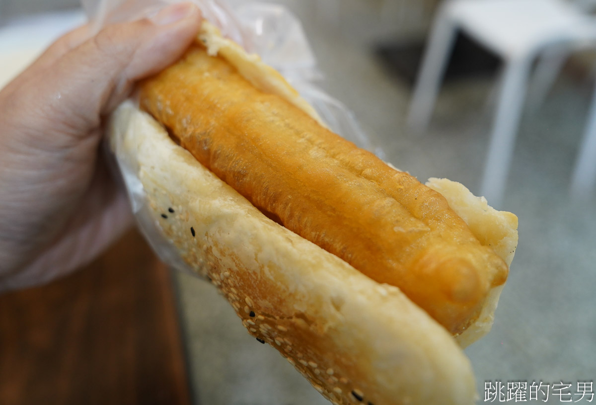 [花蓮早餐]花崗中式早餐店-蛋餅有夠脆，大推花蓮餡餅湯汁多到噴出來