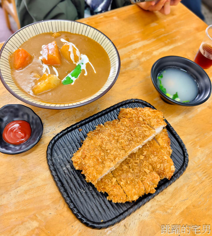 [吉安美食]鐵道牛丼家-大份量花蓮咖哩豬排飯一直改名字，老口味都沒變100分，店貓可愛親人