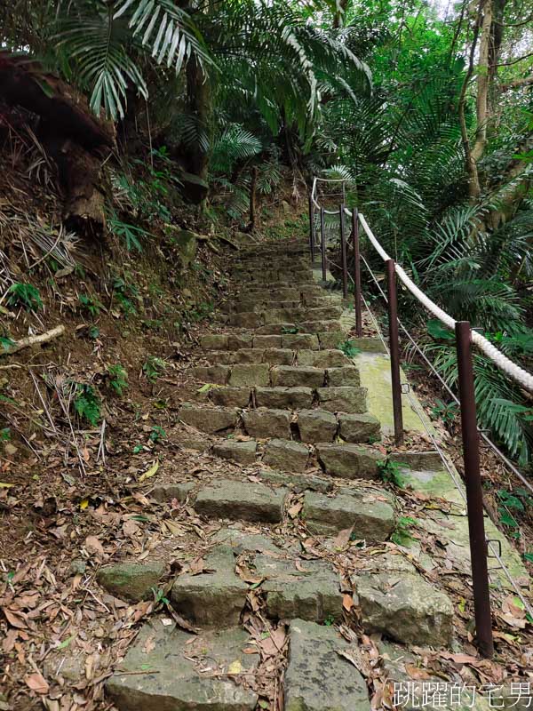 [台北秘境]草山水道藍寶石泉-千年湧泉傳說，湧泉有如藍寶石般美麗，瀑布自然景觀盡入眼簾，這絕對是陽明山秘境，藍寶石泉申請方式